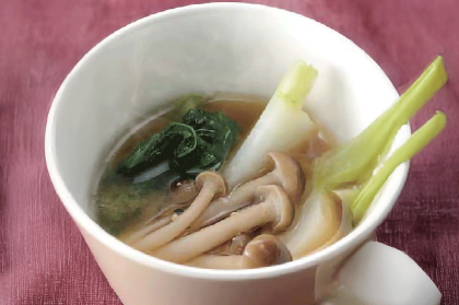 蕪としめじの味噌汁